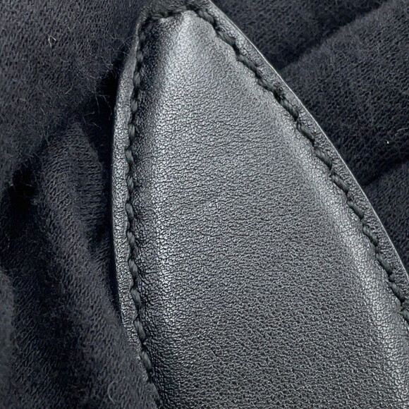 GUCCI Authentic Black Leather Shoulder Bag - Picture 14 of 16